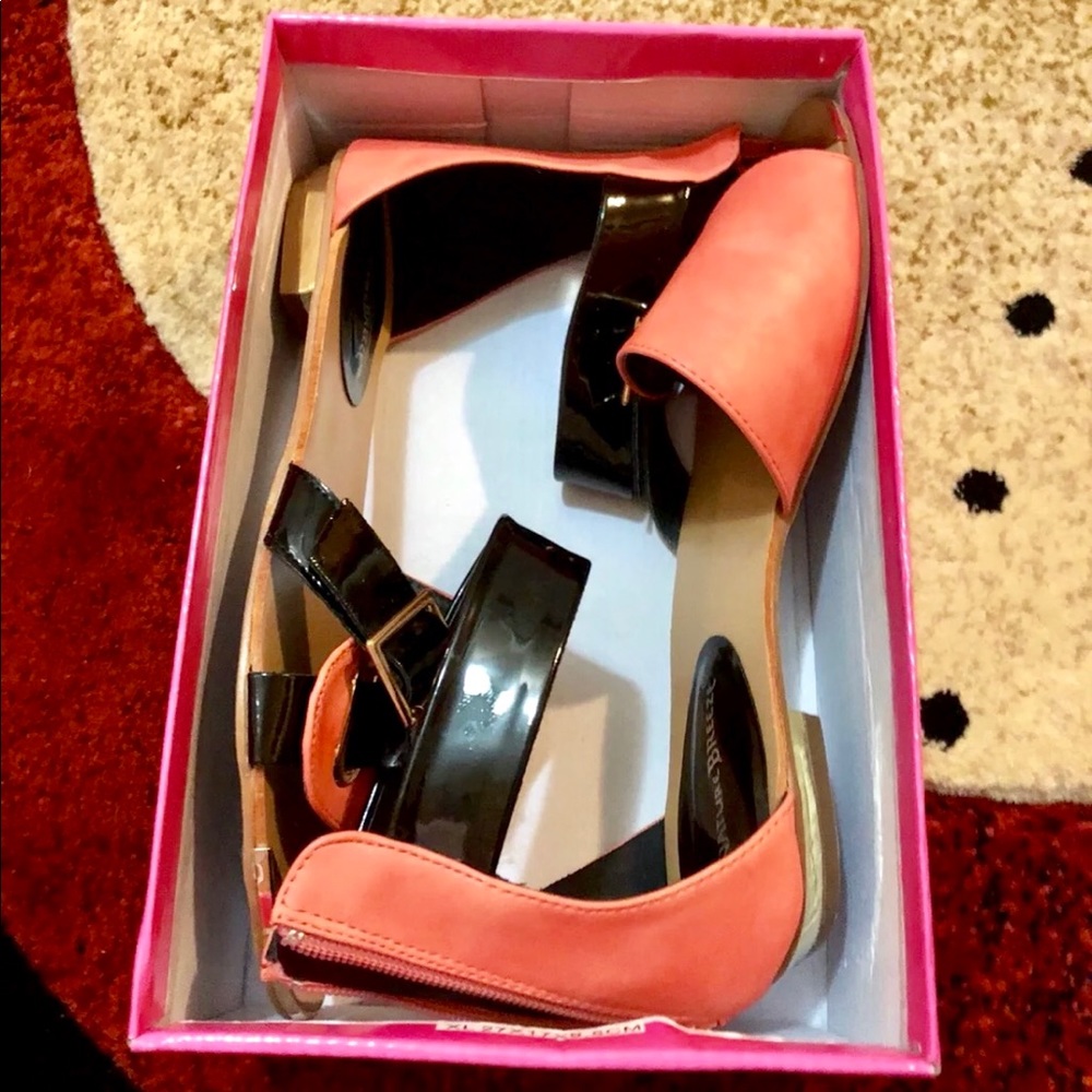 Ladies Size 8 Sandels